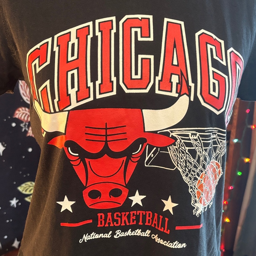 NBA Chicago Bulls Women’s Black Graphic Tee